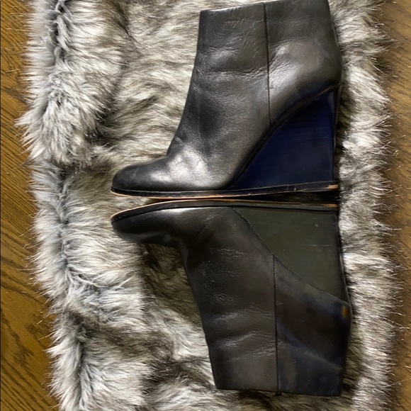 Vince Camuto soft leather black wedge heel booties - Picture 4 of 7